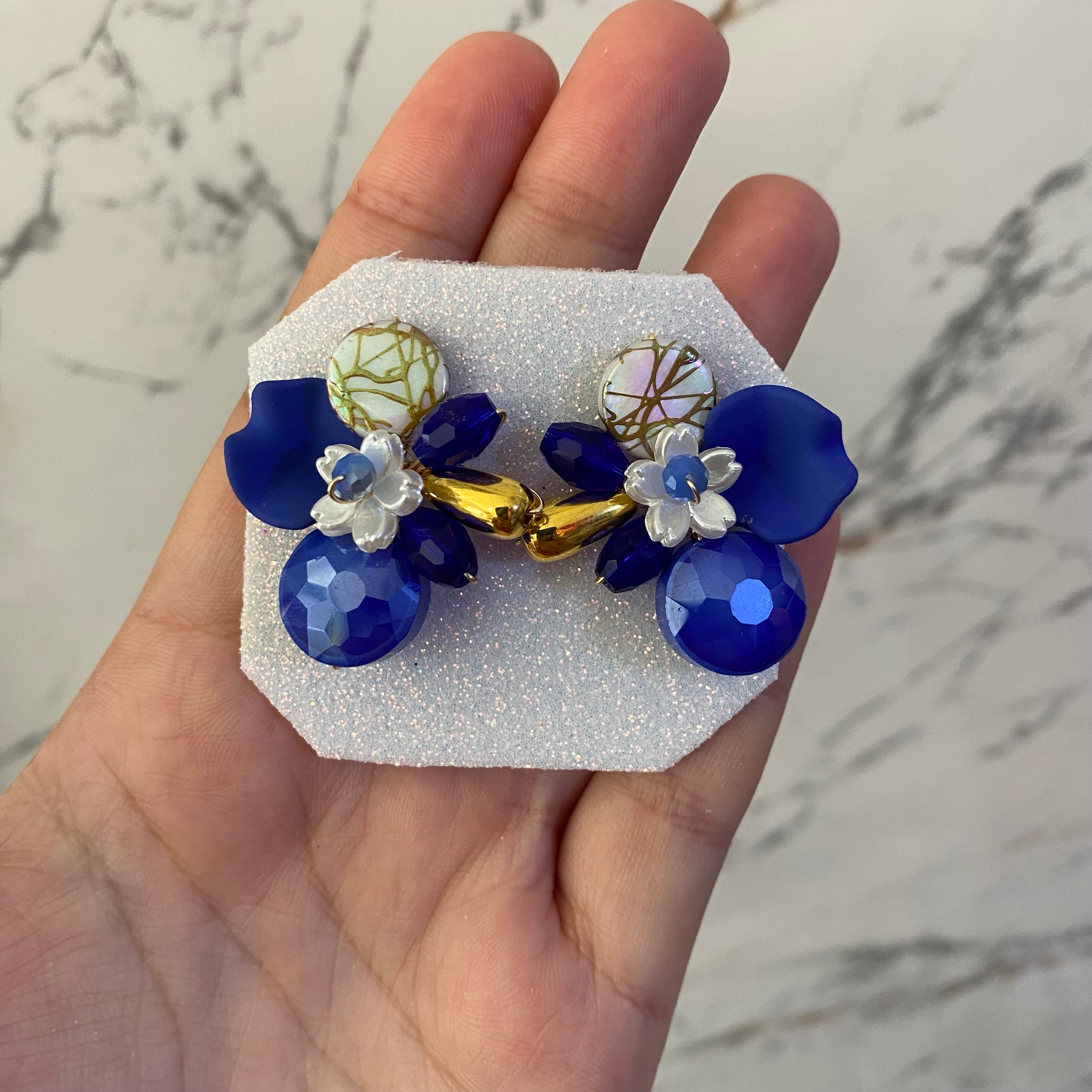 Arete azul metalizado