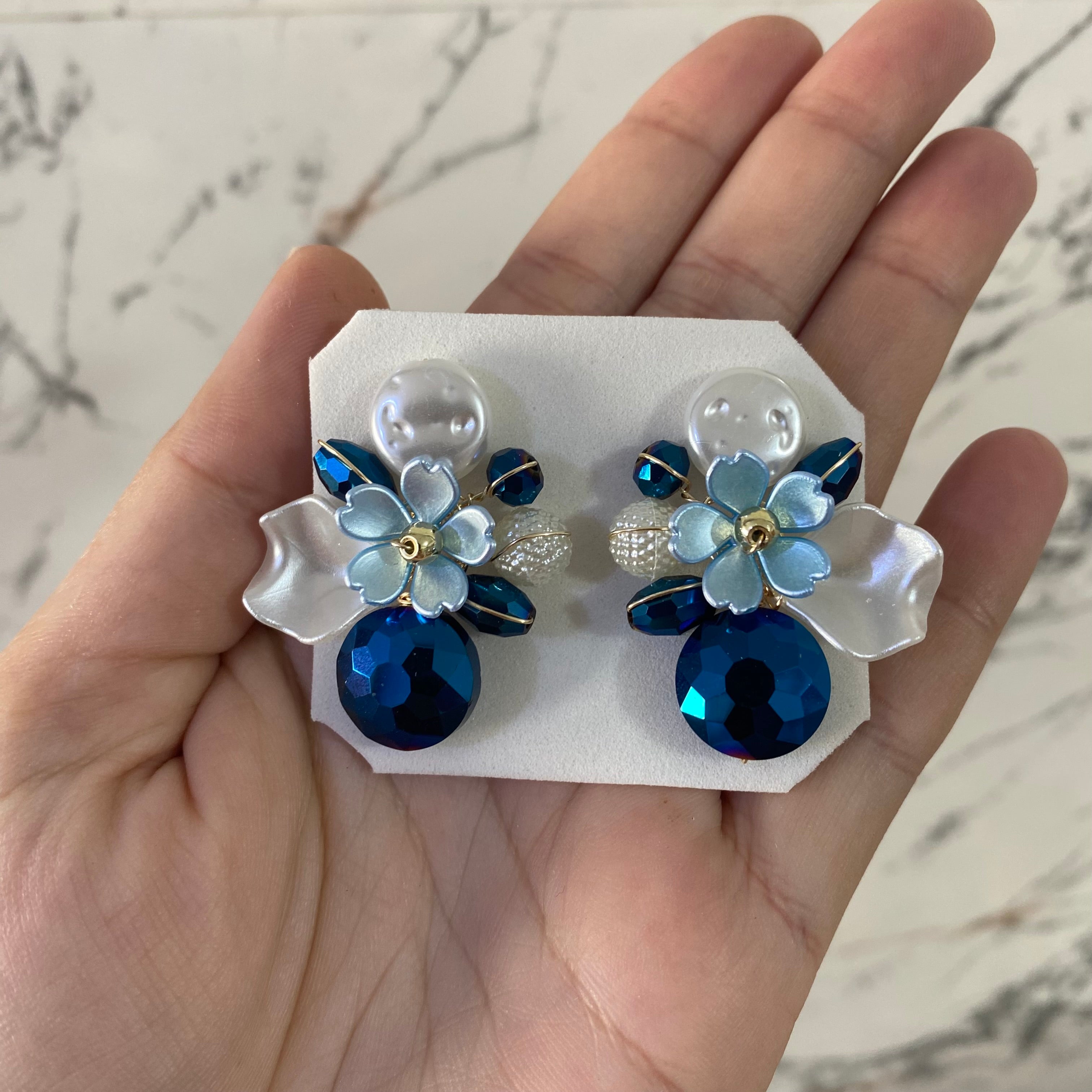 Arete azul metalizado